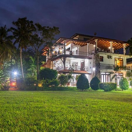 Cinnamon Lake Inn Хіккадува Екстер'єр фото