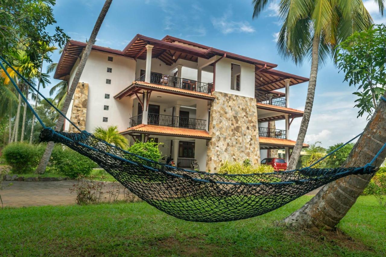 Cinnamon Lake Inn Хіккадува Екстер'єр фото