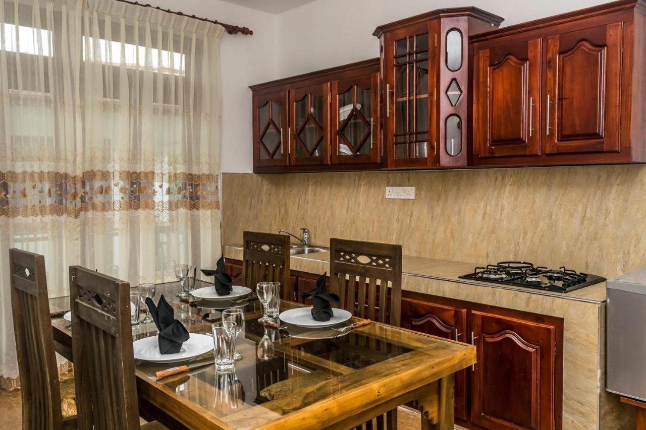Cinnamon Lake Inn Хіккадува Екстер'єр фото